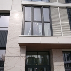 Врезка пластиковых окон в алюминиевый фасад
